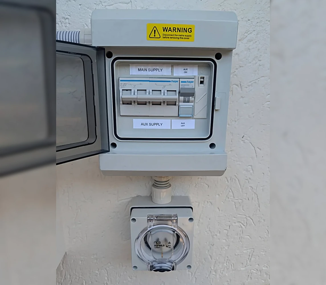 Generator changeover and dedicated connection arrangement